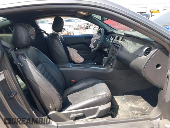 2013 Ford Mustang V6 с VIN 1ZVBP8AM7D5262785, выставлен на аукционе IAAI как лот 42198749 с пробегом 95 513 миль миль и . История ставок и продаж доступна на DreamBid. Изображение 5.