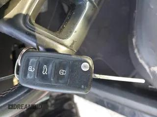 2013 Volkswagen Beetle 2.5L w/Sun/Sound/Nav с VIN 3VWJP7AT7DM677581, выставлен на аукционе IAAI как лот 42429868 с пробегом Не указан миль и . История ставок и продаж доступна на DreamBid. Изображение 11.