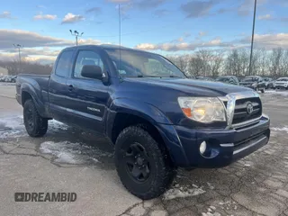 2008 Toyota Tacoma with VIN 5TEUU42N68Z591632, listed as a IAAI auction lot 41614327 with 314,067 mi miles and . Bid and sale history available at carsss.com. Image 1.