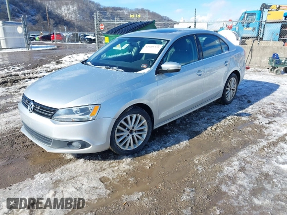 2014 Volkswagen Jetta TDI w/Premium/Nav z VIN 3VWLL7AJXEM382611, wystawiony jako IAAI lot #41609335 z przebiegiem 120 000 mil mil oraz . Historia ofert i sprzedaży dostępna na DreamBid. Obrazek 2.