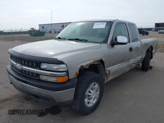 2000 Chevrolet Silverado 2500 LS z VIN 1GCGK29U4YE309544, wystawiony jako IAAI lot #42115349 z przebiegiem 227 652 mil mil oraz . Historia ofert i sprzedaży dostępna na DreamBid. Obrazek 18.
