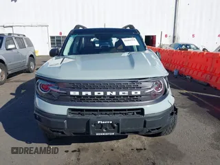 2024 Ford Bronco Sport Badlands z VIN 3FMCR9D9XRRE94327, wystawiony jako IAAI lot #41681554 z przebiegiem 8 050 mil mil oraz . Historia ofert i sprzedaży dostępna na DreamBid. Obrazek 12.