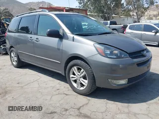 2005 Toyota Sienna CE with VIN 5TDZA23C75S342958, listed as a IAAI auction lot 42120039 with 211,029 mi miles. Bid and sale history available at carsss.com. Image 1.