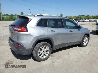 2016 Jeep Cherokee Latitude with VIN 1C4PJLCS3GW108226, listed as a Copart auction lot 57223195 with 118,692 mi miles and Salvage title. Bid and sale history available at DreamBid. Image 3.