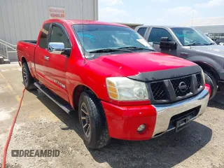 2007 Nissan Titan LE z VIN 1N6BA06A87N242731, wystawiony jako IAAI lot #42441512 z przebiegiem 263 824 mil mil oraz . Historia ofert i sprzedaży dostępna na DreamBid. Obrazek 1.