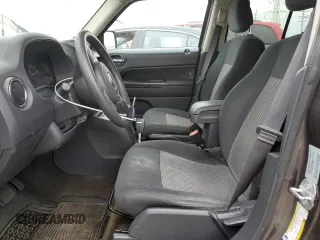 2017 Jeep Patriot Sport z VIN 1C4NJPBA5HD141135, wystawiony jako Copart lot #57626065 z przebiegiem 188 568 mil mil oraz Czysty tytuł • Clean title. Historia ofert i sprzedaży dostępna na DreamBid. Obrazek 7.