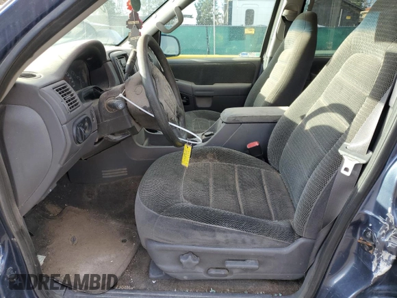 2002 Ford Explorer XLT z VIN 1FMDU73E62ZB46631, wystawiony jako Copart lot #49795745 z przebiegiem 177 518 mil mil oraz Czysty tytuł • Clean title. Historia ofert i sprzedaży dostępna na DreamBid. Obrazek 7.