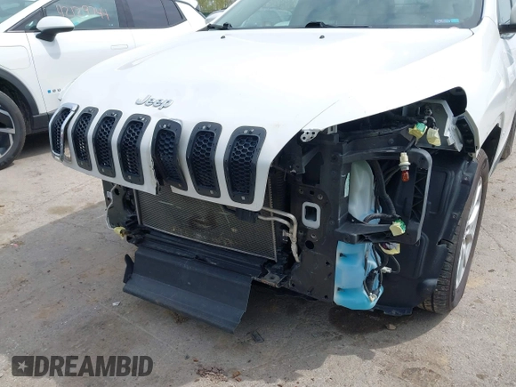 2017 Jeep Cherokee Latitude z VIN 1C4PJLCB4HD218750, wystawiony jako IAAI lot #42104697 z przebiegiem 153 708 mil mil oraz . Historia ofert i sprzedaży dostępna na DreamBid. Obrazek 6.