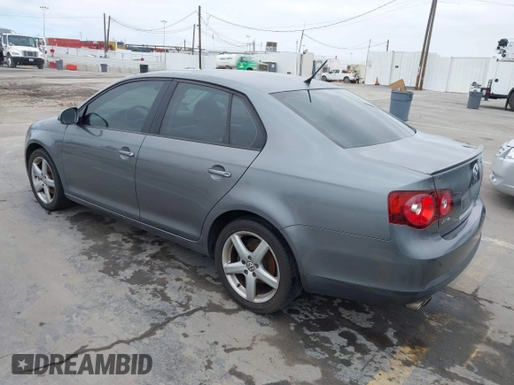 2010 Volkswagen Jetta Limited Edition z VIN 3VWRZ7AJ5AM155314, wystawiony jako IAAI lot #42755441 z przebiegiem 145 072 mil mil oraz . Historia ofert i sprzedaży dostępna na DreamBid. Obrazek 3.
