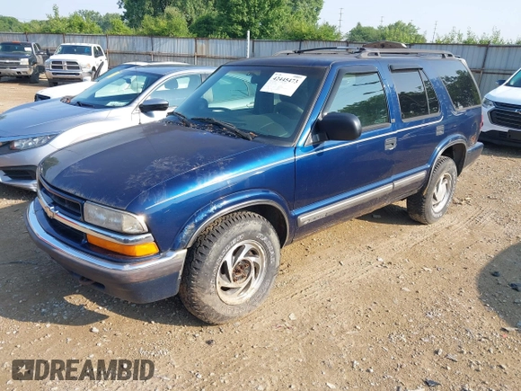 2000 Chevrolet Blazer LT z VIN 1GNDT13W2Y2145868, wystawiony jako IAAI lot #42445473 z przebiegiem 134 019 mil mil oraz . Historia ofert i sprzedaży dostępna na DreamBid. Obrazek 2.