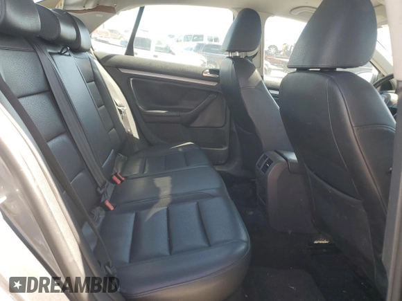 2010 Volkswagen Jetta Limited Edition с VIN 3VWRZ7AJ0AM140235, выставлен на аукционе Copart как лот 57780205 с пробегом 186 031 миль миль и Списание • Salvage title. История ставок и продаж доступна на DreamBid. Изображение 10.