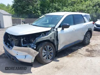 2024 Nissan Pathfinder S z VIN 5N1DR3ACXRC251780, wystawiony jako IAAI lot #42245940 z przebiegiem 7 871 mil mil oraz . Historia ofert i sprzedaży dostępna na DreamBid. Obrazek 18.