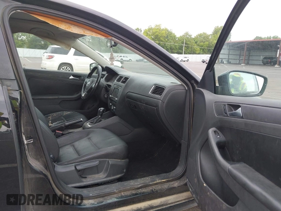 2012 Volkswagen Jetta SE with VIN 3VWDX7AJ4CM414622, listed as a IAAI auction lot 42681807 with 195,821 mi miles and . Bid and sale history available at DreamBid. Image 5.