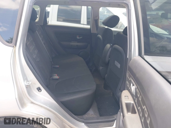 2013 Kia Soul + z VIN KNDJT2A66D7525412, wystawiony jako IAAI lot #42177636 z przebiegiem 67 310 mil mil oraz . Historia ofert i sprzedaży dostępna na DreamBid. Obrazek 8.