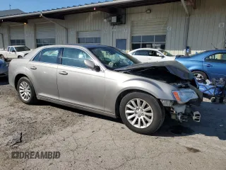 2014 Chrysler 300 z VIN 2C3CCAAG3EH141528, wystawiony jako Copart lot #53688225 z przebiegiem 132 298 mil mil oraz Szkody całkowita. Historia ofert i sprzedaży dostępna na DreamBid. Obrazek 4.