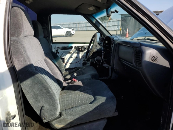 2000 Chevrolet S-10 LS with VIN 1GCCS14W8YK222863, listed as a Copart auction lot 87249414 with 217,295 mi miles and Salvage Title. Bid and sale history available at carsss.com. Image 10.
