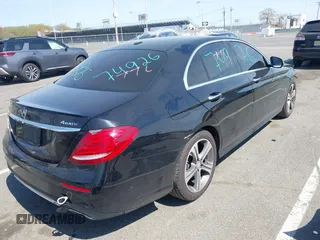2017 Mercedes-Benz E 300 Luxury z VIN WDDZF4KB0HA096235, wystawiony jako IAAI lot #42086461 z przebiegiem 138 162 mil mil oraz . Historia ofert i sprzedaży dostępna na DreamBid. Obrazek 4.