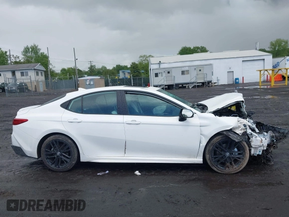 2025 Toyota Camry LE z VIN 4T1DAACK3SU065224, wystawiony jako IAAI lot #42341546 z przebiegiem 3 186 mil mil oraz . Historia ofert i sprzedaży dostępna na DreamBid. Obrazek 13.