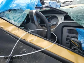 2010 Ford Mustang GT z VIN 1ZVBP8FH3A5120523, wystawiony jako Copart lot #49859765 z przebiegiem Nie podano mil oraz Szkoda całkowita • Salvage title. Historia ofert i sprzedaży dostępna na DreamBid. Obrazek 9.