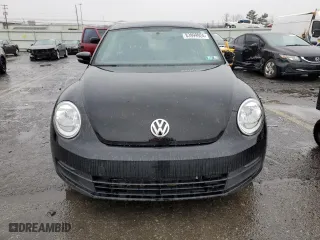 2012 Volkswagen Beetle 2.5L w/Sun/Sound/Nav PZEV with VIN 3VWJP7AT3CM642390, listed as a Copart auction lot 83999924 with 103,884 mi miles and Salvage Title. Bid and sale history available at carsss.com. Image 5.