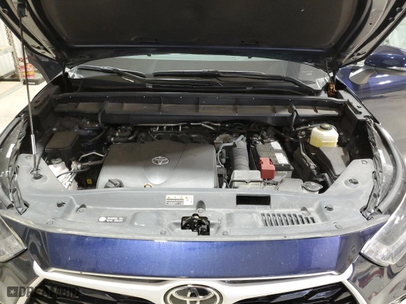 2022 Toyota Highlander XLE with VIN 5TDHZRBH5NS566420, listed as a Copart auction lot 51461485 with 29,420 mi miles and Salvage Title. Bid and sale history available at carsss.com. Image 12.