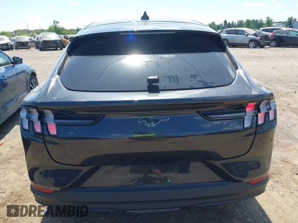 2022 Ford Mustang Mach-E Select z VIN 3FMTK1SS9NMA18394, wystawiony jako IAAI lot #40067340 z przebiegiem 35 805 mil mil oraz . Historia ofert i sprzedaży dostępna na DreamBid. Obrazek 16.