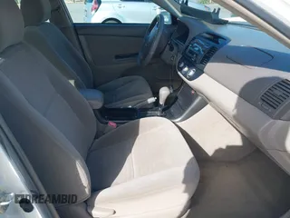 2006 Toyota Camry STD z VIN 4T1BE32KX6U671991, wystawiony jako IAAI lot #42348331 z przebiegiem 178 130 mil mil oraz . Historia ofert i sprzedaży dostępna na DreamBid. Obrazek 5.