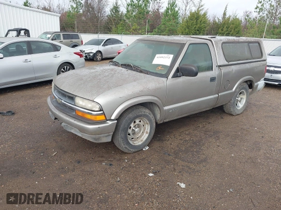 1998 Chevrolet S-10 with VIN 1GCCS1444WK249330, listed as a IAAI auction lot 41092372 with 1 mi miles. Bid and sale history available at carsss.com. Image 2.