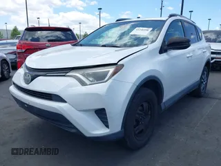 2017 Toyota RAV4 LE z VIN 2T3ZFREV2HW355371, wystawiony jako IAAI lot #42246996 z przebiegiem Nie podano mil oraz . Historia ofert i sprzedaży dostępna na DreamBid. Obrazek 18.