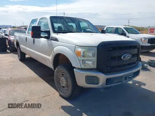 2012 Ford F-250 XL z VIN 1FT7W2B63CEA40767, wystawiony jako IAAI lot #42484769 z przebiegiem 131 486 mil mil oraz . Historia ofert i sprzedaży dostępna na DreamBid. Obrazek 1.