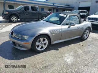2002 BMW Z3 2.5i with VIN 4USCN334X2LM05440, listed as a Copart auction lot 77556044 with 90,424 mi miles and Salvage Title. Bid and sale history available at carsss.com. Image 1.