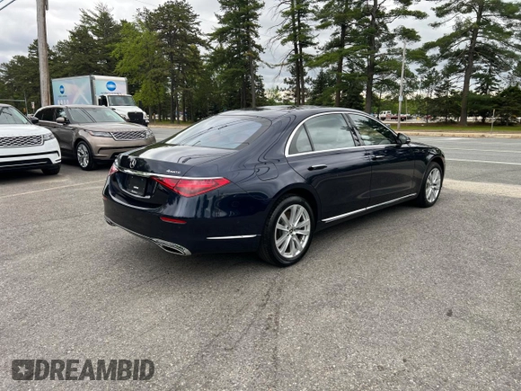 2022 Mercedes-Benz S 500 z VIN W1K6G6DB2NA068179, wystawiony jako Copart lot #59617975 z przebiegiem 43 249 mil mil oraz Czysty tytuł • Clean title. Historia ofert i sprzedaży dostępna na DreamBid. Obrazek 4.