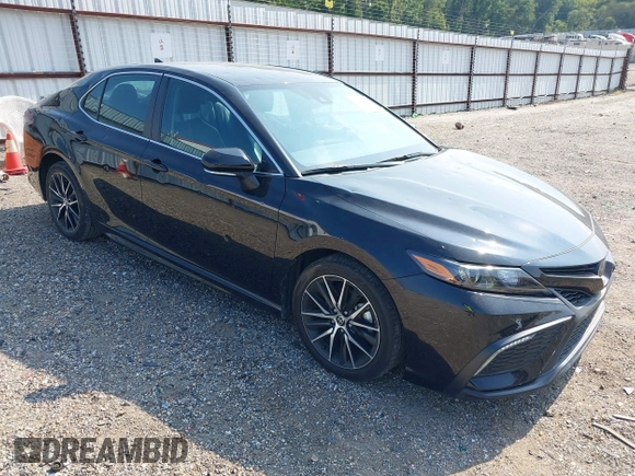 2022 Toyota Camry SE with VIN 4T1T11AK8NU700019, listed as a IAAI auction lot 40134654 with 34,662 mi miles. Bid and sale history available at carsss.com. Image 1.