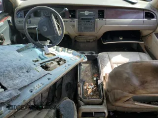 2004 Lincoln Town Car Signature z VIN 1LNHM81W54Y686970, wystawiony jako Copart lot #55615565 z przebiegiem 1 644 925 mil mil oraz Szkoda całkowita • Salvage title. Historia ofert i sprzedaży dostępna na DreamBid. Obrazek 8.