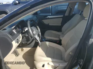2013 Volkswagen Jetta SE z VIN 3VWDX7AJ2DM301057, wystawiony jako Copart lot #85076104 z przebiegiem 126 684 mil mil oraz Czysty tytuł • Clean title. Historia ofert i sprzedaży dostępna na DreamBid. Obrazek 7.