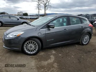 2016 Ford Focus Electric z VIN 1FADP3R45GL221550, wystawiony jako Copart lot #43874655 z przebiegiem 70 651 mil mil oraz Szkody całkowita. Historia ofert i sprzedaży dostępna na DreamBid. Obrazek 1.