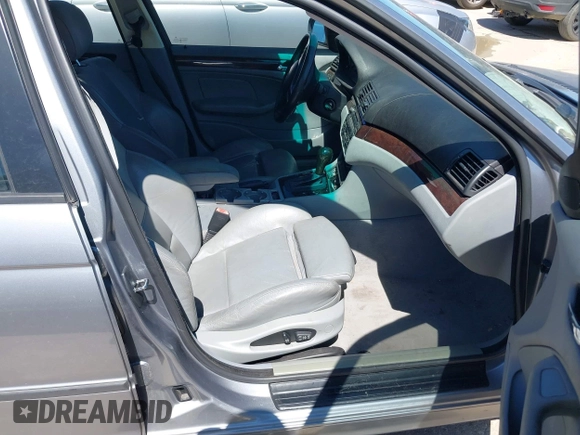 2005 BMW 3 Series 325i with VIN WBAEV33475KW16701, listed as a IAAI auction lot 42304390 with 176,620 mi miles and . Bid and sale history available at DreamBid. Image 5.
