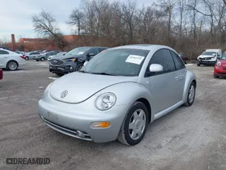2000 Volkswagen New Beetle GLX with VIN 3VWDD21C4YM426323, listed as a IAAI auction lot 41604949 with 146,556 mi miles. Bid and sale history available at carsss.com. Image 2.