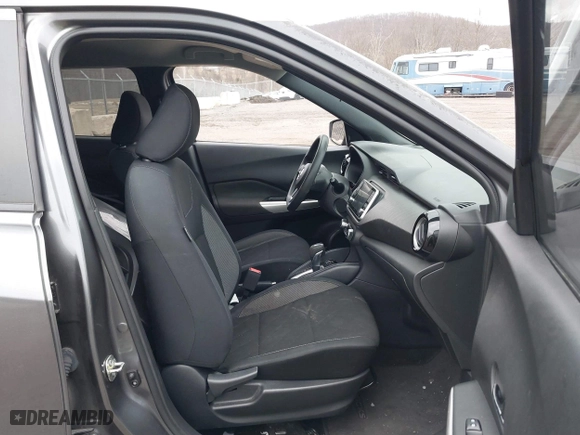 2020 Nissan Kicks SV with VIN 3N1CP5CV7LL525824, listed as a IAAI auction lot 41704814 with 79,647 mi miles. Bid and sale history available at carsss.com. Image 5.