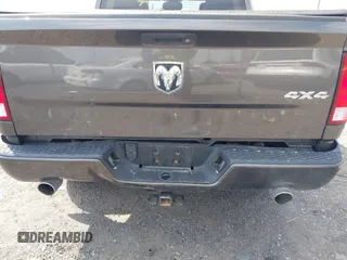 2017 Ram 1500 Express z VIN 3C6RR7KT2HG796410, wystawiony jako IAAI lot #41771608 z przebiegiem 140 662 mil mil oraz . Historia ofert i sprzedaży dostępna na DreamBid. Obrazek 6.