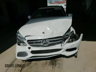 2018 Mercedes-Benz C 300 z VIN 55SWF4KB0JU235398, wystawiony jako Copart lot #53123405 z przebiegiem 85 265 mil mil oraz Szkoda całkowita • Salvage title. Historia ofert i sprzedaży dostępna na DreamBid. Obrazek 13.
