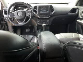 2019 Jeep Cherokee Latitude Plus z VIN 1C4PJMLB9KD393699, wystawiony jako Copart lot #56906055 z przebiegiem 52 674 mil mil oraz Szkoda całkowita • Salvage title. Historia ofert i sprzedaży dostępna na DreamBid. Obrazek 8.