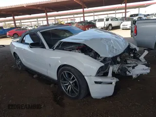 2007 Ford Mustang Deluxe with VIN 1ZVFT84N475280618, listed as a IAAI auction lot 41739867 with 194,934 mi miles and . Bid and sale history available at carsss.com. Image 1.