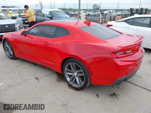 2016 Chevrolet Camaro 2LT z VIN 1G1FD1RS2G0133841, wystawiony jako IAAI lot #41874772 z przebiegiem 104 840 mil mil oraz . Historia ofert i sprzedaży dostępna na DreamBid. Obrazek 3.