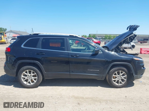 2017 Jeep Cherokee Latitude z VIN 1C4PJMCS4HW582693, wystawiony jako IAAI lot #42642337 z przebiegiem 49 839 mil mil oraz . Historia ofert i sprzedaży dostępna na DreamBid. Obrazek 13.