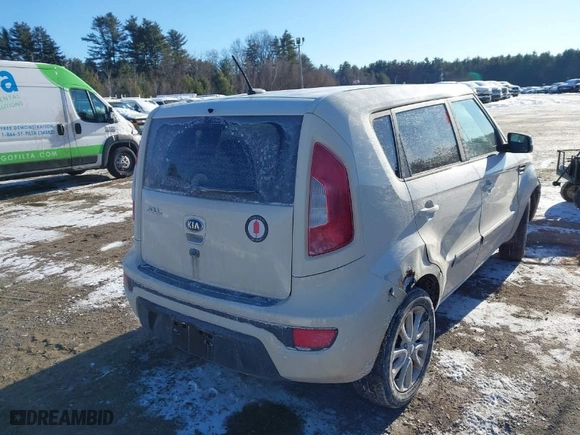 2013 Kia Soul ! with VIN KNDJT2A69D7774822, listed as a IAAI auction lot 41396153 with NaN miles. Bid and sale history available at carsss.com. Image 4.