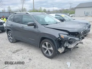 2019 Jeep Cherokee Limited z VIN 1C4PJLDB4KD479382, wystawiony jako IAAI lot #42040293 z przebiegiem 104 533 mil mil oraz . Historia ofert i sprzedaży dostępna na DreamBid. Obrazek 1.