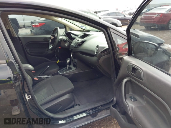 2019 Ford Fiesta SE z VIN 3FADP4BJ7KM158142, wystawiony jako IAAI lot #41510806 z przebiegiem 55 315 mil mil oraz . Historia ofert i sprzedaży dostępna na DreamBid. Obrazek 5.