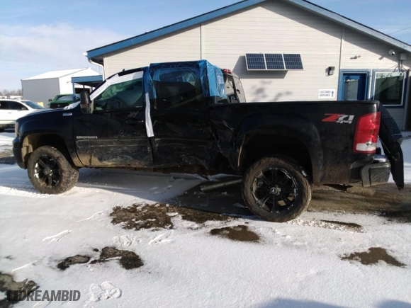 2013 GMC Sierra 1500 SLT with VIN 3GTP2WE76DG301097, listed as a Copart auction lot 42547415 with 240,595 mi miles and Salvage Title. Bid and sale history available at carsss.com. Image 2.