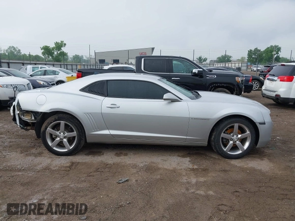 2011 Chevrolet Camaro 2LS z VIN 2G1FA1ED4B9130020, wystawiony jako IAAI lot #42097123 z przebiegiem 91 285 mil mil oraz . Historia ofert i sprzedaży dostępna na DreamBid. Obrazek 13.